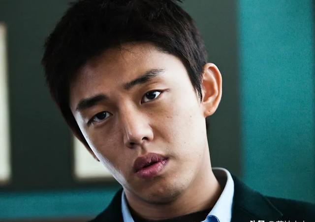 宋慧喬與劉亞仁戀情曝光，星光下的浪漫之戀
