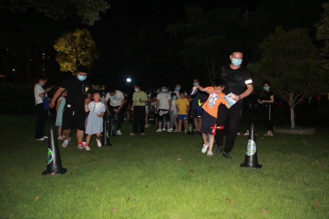公園地?cái)傋钚掠螒?，探尋城市新?lè)趣